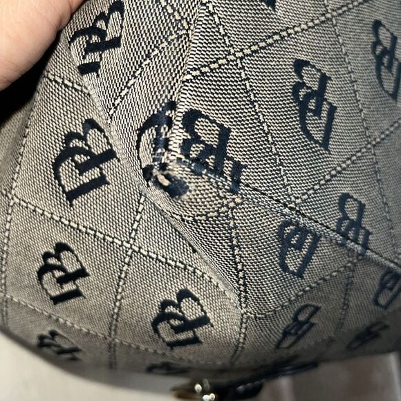 Black and white Dooney and bourke. - Picture 6 of 10